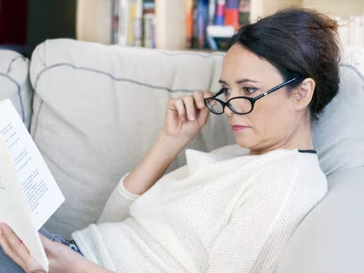 Yakın Gözlüğü Sürekli Takılır mı?